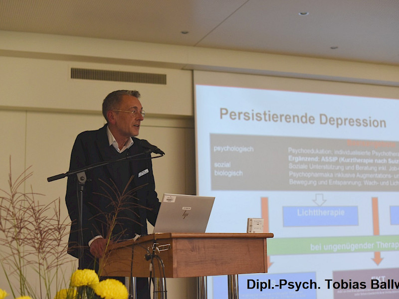 Symposium Persistierende Depression (DSM-5) Aversive Kindheitsbelastungen - therapeutische Optionen - psychosoziale Prävention